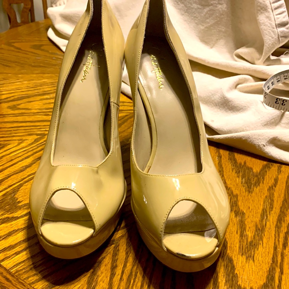 Cole Haan Nike air heels size 11. Good condition
